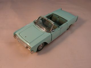 Franklin 1961 Lincoln Continental Blue Convertible 1:43 Scale Con