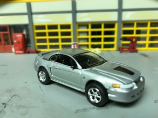 1/64 1999 Ford 35th Ann.  Mustang Gt/silver/blk Int/4.  6 V8 5 Sp.  /alloy 