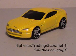2005 Hot Wheels Fe Realistix Aston Martin V8 Vantage Coupe Yellow 11 1/64