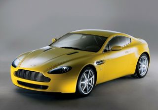 2005 Hot Wheels FE Realistix Aston Martin V8 Vantage Coupe Yellow 11 1/64 5