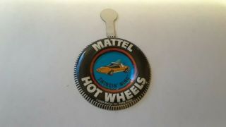 Old 1960s Mattel Hot Wheels Redline Button Tin Badge,  Swingin Wing Car