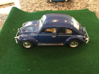 Kinsmart 1:32 1967 Volkswagen Classic Beetle - Push’n Go