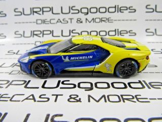 Greenlight 1:64 Loose Collectible Michelin Tire Deco 2017 Ford Gt Diorama Car