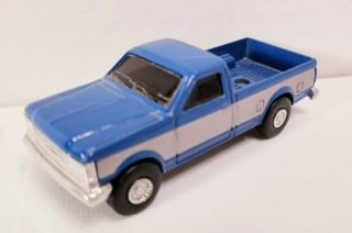 Ford F - 250 Pick - Up Truck With Gooseneck Opening - Blue