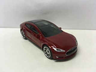 2013 13 Tesla Model S Collectible 1/64 Scale Diecast Diorama Model