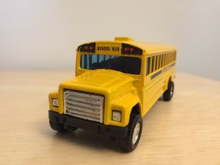 Classic American Yellow Bus 1/64 Scale Die Cast Pull Back Action 5” Toy Model