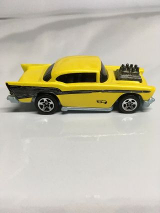 Hot Wheels ' 57 Chevy Chevrolet 1976 Yellow Made in Malaysia 4