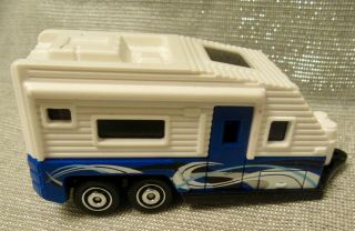 Matchbox Blue & White Travel Trailer (Mattel 2007 - 2013 1186 1/64 Scale 2