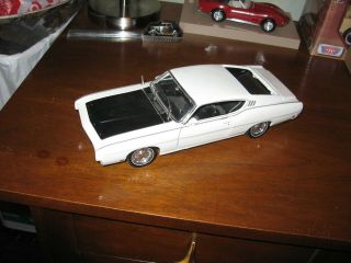 Maisto 1969 Ford Torino Talladega White 1:18 Scale (parts Or Restore Only)