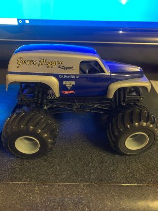 Hot Wheels Monster Jam 1:24 Scale Grave Digger The Legend Vehicle