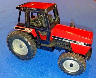 Big Farm Ertl Case International 2294 Farm Tractor 1:32 Red 1993