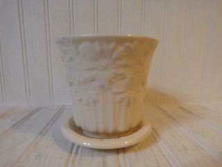 Mccoy Pottery Planter W/ Attached Saucer Off White Daisies Daisy 3 7/8 " X 4 "