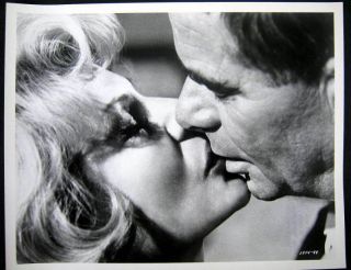1965 Glenn Ford Kissing Rita Hayworth The Money Trap