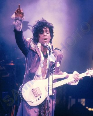 Prince - Purple Rain In Concert Unsigned Rock Pop Music 8 X 10 Photo