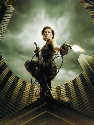 Milla Jovovich " Resident Evil " Autographed 8.  5 X 11 Signed Photo Holo
