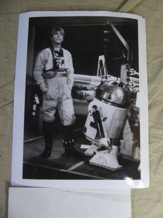 The Star Wars Holiday Special Mark Hamill & R2 - D2 1978 B&w Press Photo 8x10