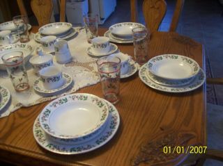 Gibson Christmas Charm Vintage Holiday Dinnerware Service For 8 Plus Extra ' s NIB 2