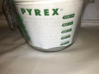 VINTAGE PYREX 4 CUP / 1 QUART GLASS MEASURING CUP USA GREEN LETTERS S/H 3