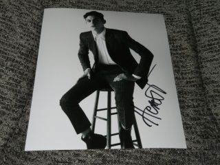 Hero Fiennes - Tiffin Signed 8x10 Photo After Movie Sexy