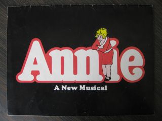 Collectable Annie " A Musical " Souvenir Program With Louanne As Annie
