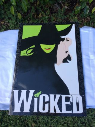 Wicked The Musical - Official Broadway Touring Souvenir Program 2011 Menzel