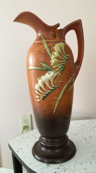 Gorgeous Vtg Roseville Pottery Freesia Tangerine Brown Ewer Vase 15.  5”no Damage