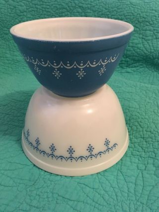 Set Of 2 Vintage Corelle/corning “snowflake Garland” Blue & White Mixing Bowls