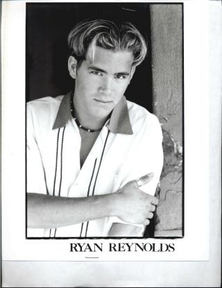 Ryan Reynolds - 8x10 Headshot Photo With Resume - Deadpool