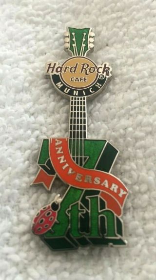 Hard Rock Cafe Munich 2009 7th Anniversary Guitar Pin - Le 250 - 47437