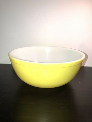 Vintage Pyrex Yellow Mixing/nesting Bowl No 404