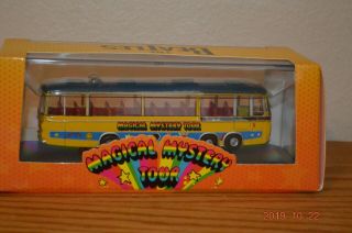 Corgi - Cc42418 - The Beatles Magical Mystery Tour Bus 1/76 Scale