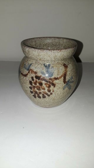 Vtg Old Time Pottery 1985 Made In Winthorp Wa.  Small Tan Pot,  Pine Cone Design