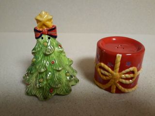 Vintage Christmas Tree & Gift Wrapped Present Salt & Pepper Shaker Set