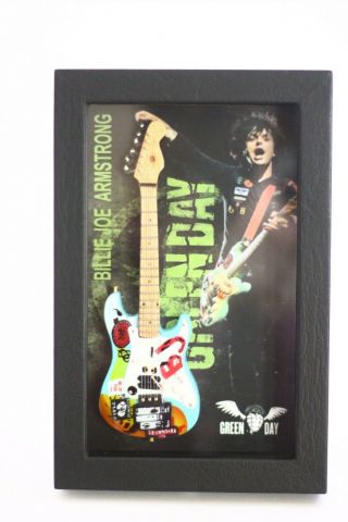 Rgm8810 Billie Joe Armstrong Greeen Day Miniature Guitar In Shadowbox Frame