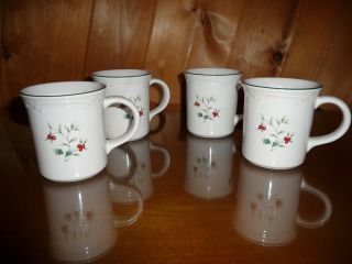 Pfaltzgraff Winterberry Coffee Mugs Set Of 4