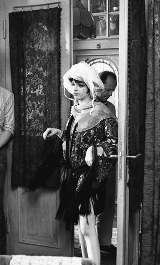 Doris Nieh Negative,  Liza Minnelli,  Cabaret (1972) Behind - The - Scenes,  N316485