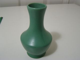 Vintage Descanso Green Catalina Island Pottery Bud Vase 300