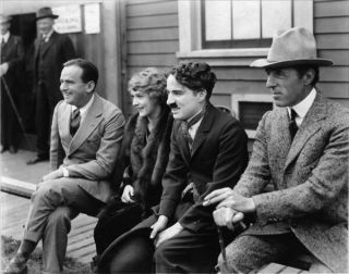 Charlie Chaplin,  D.  W.  Griffith,  Douglas Fairbanks,  Sr.  And Mary Pickford - H5712