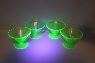 Set Of 4 Vintage Green Uranium Glass Dessert Custard Sorbet Bowls Cups Retro