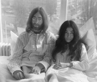 John Lennon And Yoko Ono Unsigned Photograph - L2311 - Bed - In For Peace,  1969