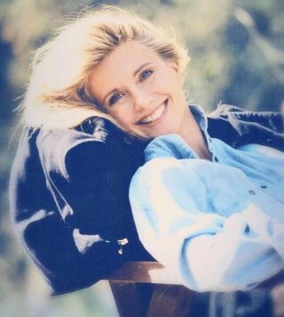 Olivia Newton John - Relaxing With A Smile