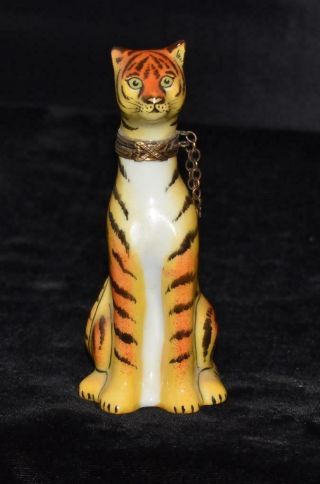 Limoges Peint Main Porcelain Hinged Trinket Box - Tiger Sitting - 4.  5 " H