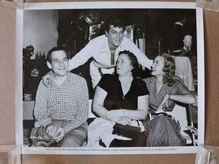 Janet Leigh With Tony Curtis And His Parents Candid Photo 1952 Son Of Ali Baba