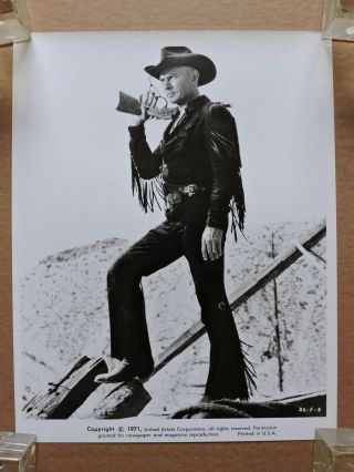 Yul Brynner With His Rifle Western Portrait Photo 1971 Adios,  Sabata