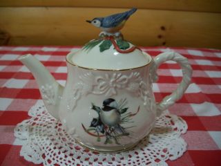 Lenox Large 6 - Cup Tea Pot " Winter Greetings " -