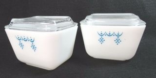 2 Pyrex Refrigerator Dish W Lid White Blue Snowflake Garland 501 1.  5 Cup Fridgie