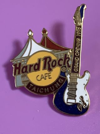 Hard Rock Cafe Taichung Go Guitar Pin Grand Opening Taiwan Memorial Temple 9547