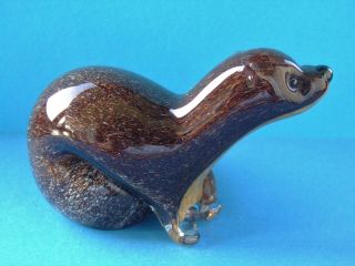 A Langham Glass Otter signed by Paul Miller 3