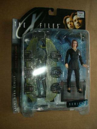 The X - Files Fbi Agent Dana Scully & Cryopod Alien 1998 Series 1 Action Figure