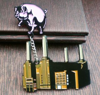 Pink Floyd Animals Power Station / Flying Pig Pin / Badge 01